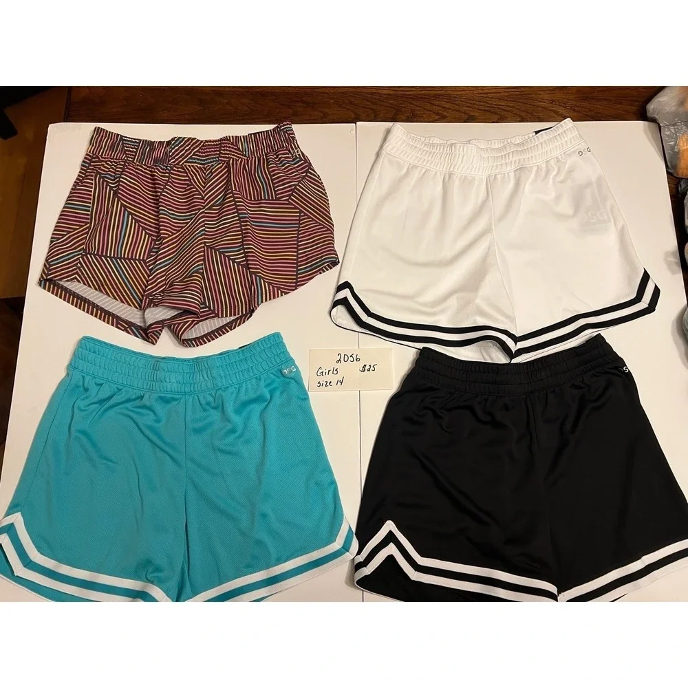 Girls size 14 shorts (2056)